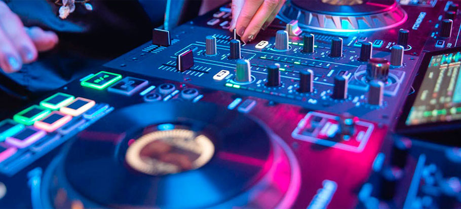 دی جی کنترلر Denon DJ Prime 2