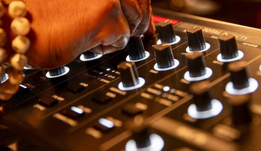 پیانو استیج Roland V-STAGE 88