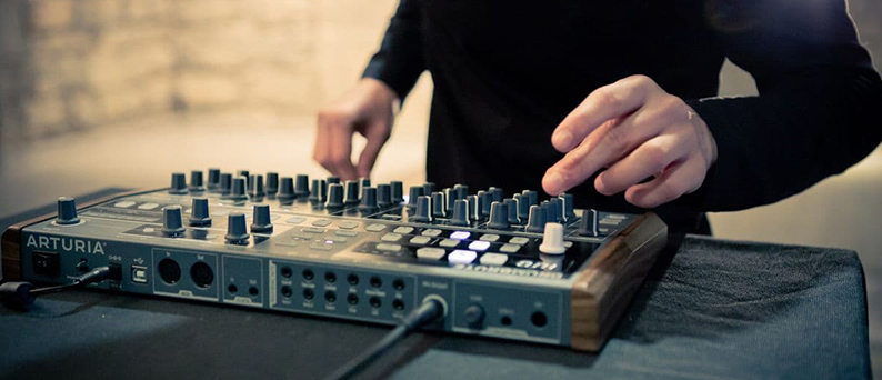 Arturia DrumBrute سینتی سایزر