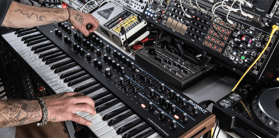 سینتی سایزر Novation Summit