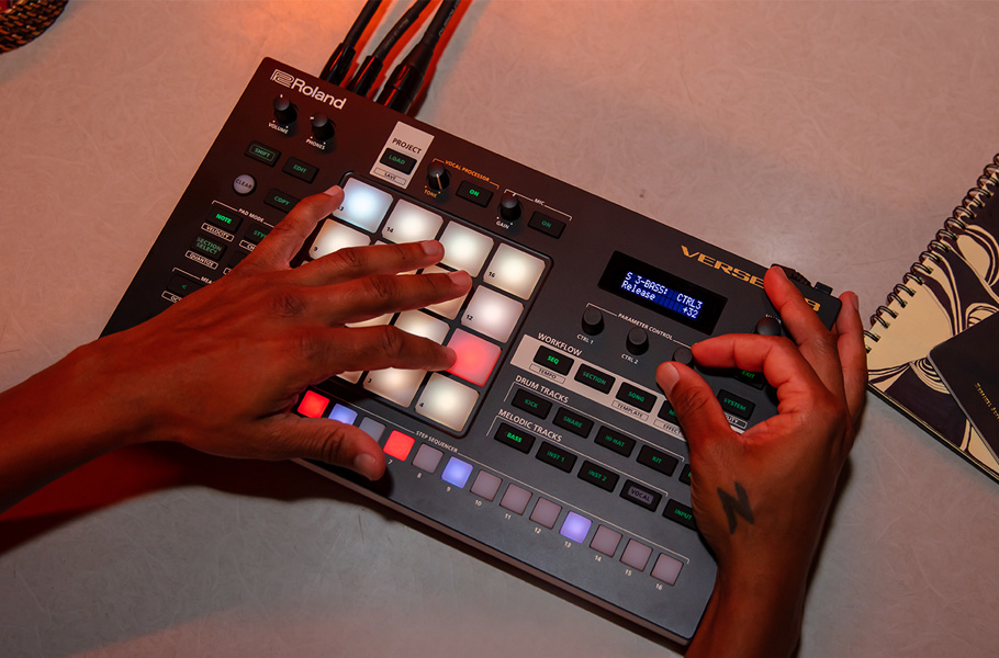 ورک استیشن Roland Verselab MV-1