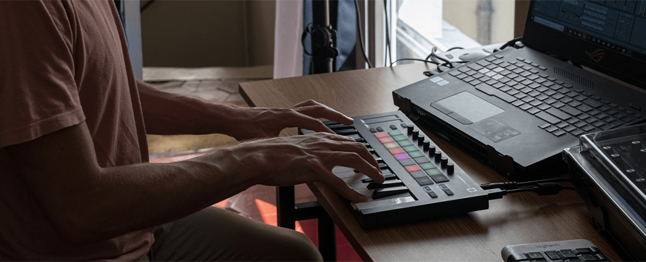 میدی کنترلر Novation Launchkey Mini MK3