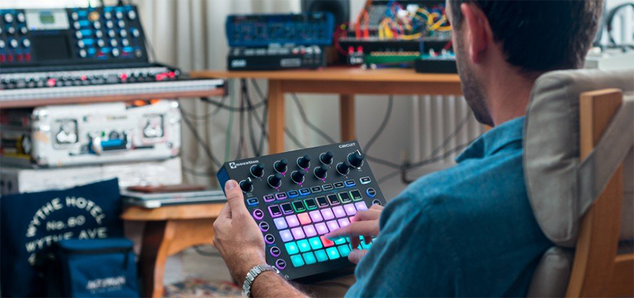 Novation Circuit سینتی سایزر و پد کنترلر