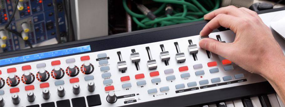 Novation 61 SL MKII میدی کنترلر