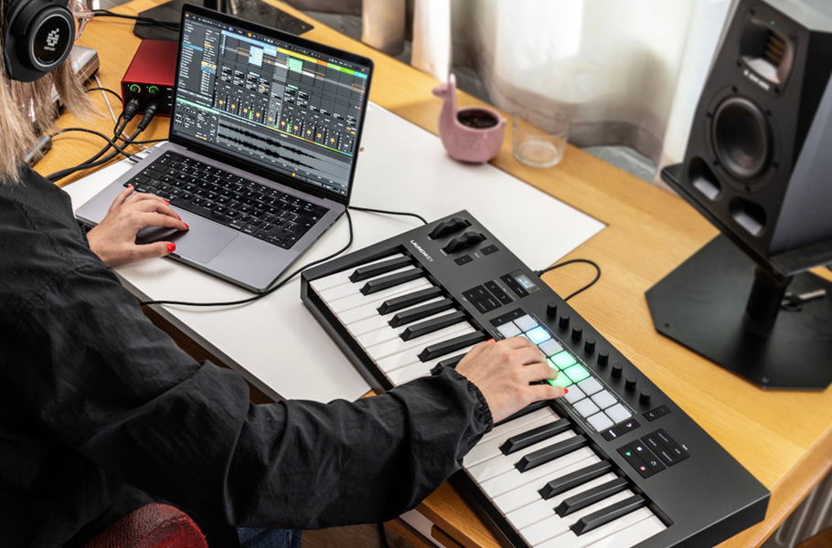 میدی کنترلر Novation Launchkey 37 MK4