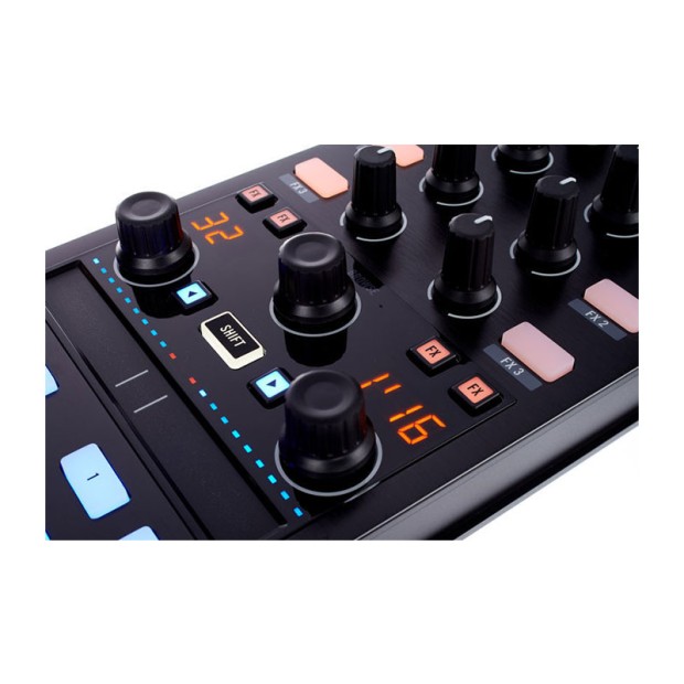 دی جی کنترلر نیتیو اینسترومنتز Native Instruments Traktor Kontrol X1 MK2