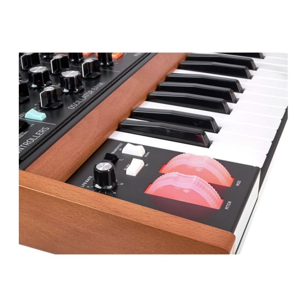 سینتی سایزر بهرینگر Behringer Poly D Polyphonic Analog Synthesizer