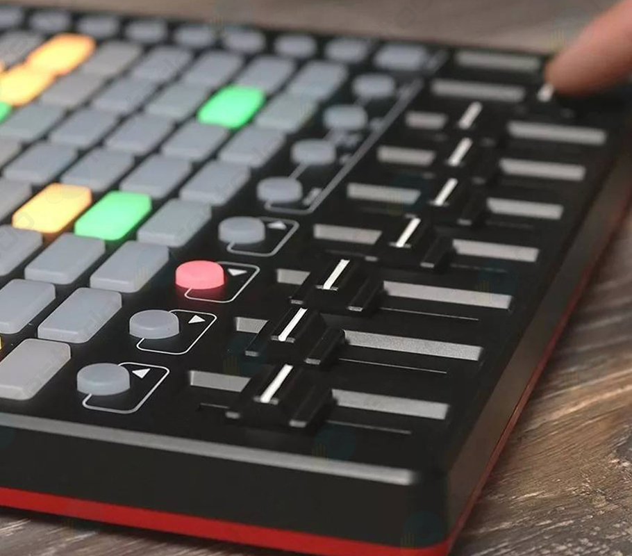 AKAI APC Mini پد کنترلر