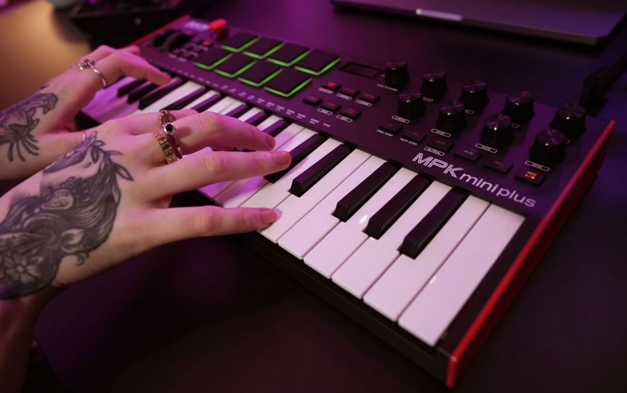 میدی کنترلر AKAI MPK Mini Plus