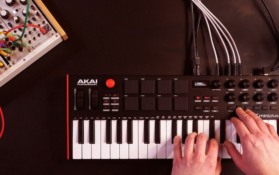 میدی کنترلر AKAI MPK Mini Plus