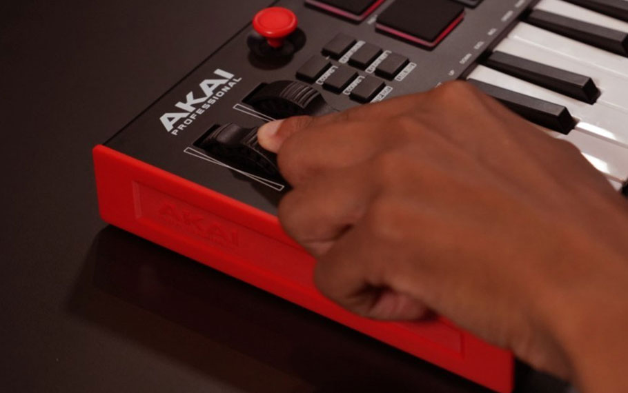 میدی کنترلر AKAI MPK Mini Plus
