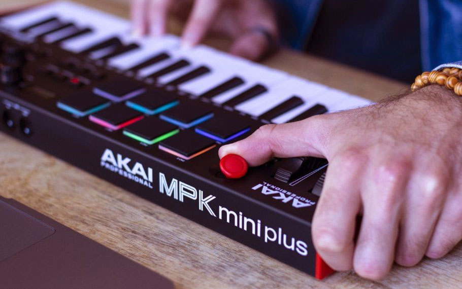 میدی کنترلر AKAI MPK Mini Plus