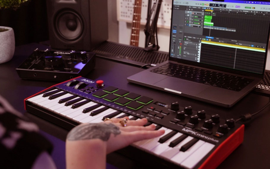 میدی کنترلر AKAI MPK Mini Plus