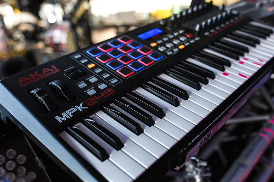 AKAI MPK249 میدی کنترلر