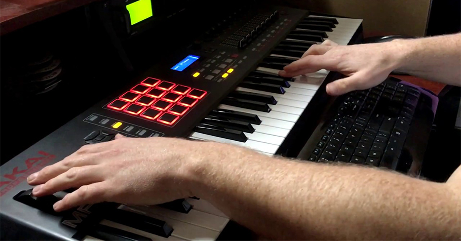 AKAI MPK261 میدی کنترلر