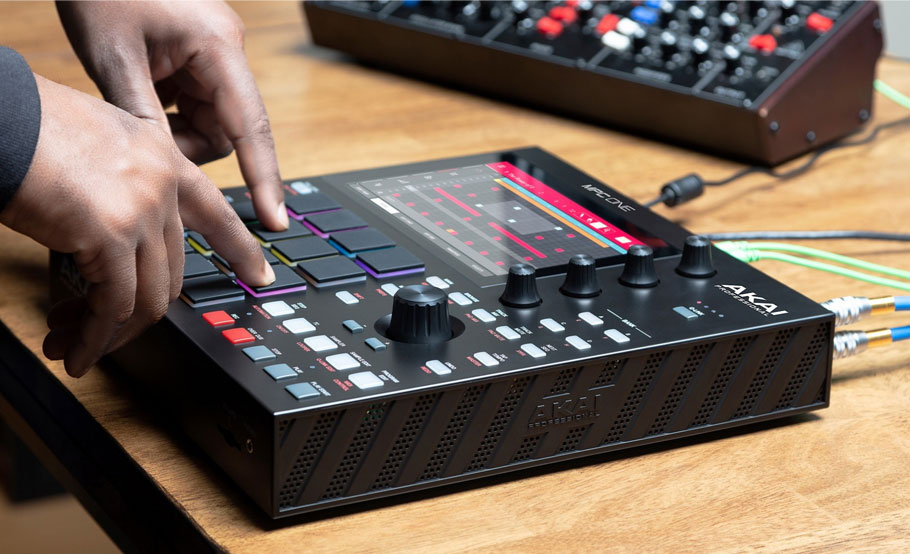 میدی کنترلر Akai Professional MPC One