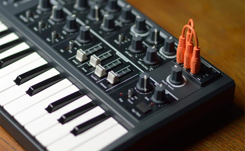 Arturia MicroBrute سینتی سایزر