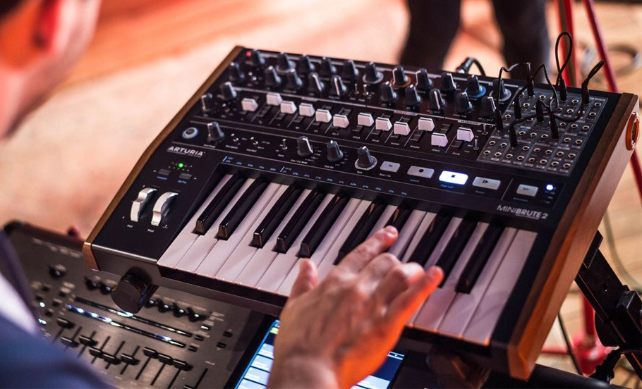 سینتی سایزر Arturia Minibrute 2 Noir Edition