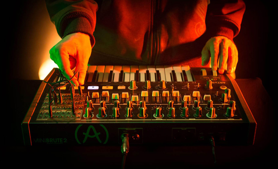 سینتی سایزر Arturia Minibrute 2 Noir Edition