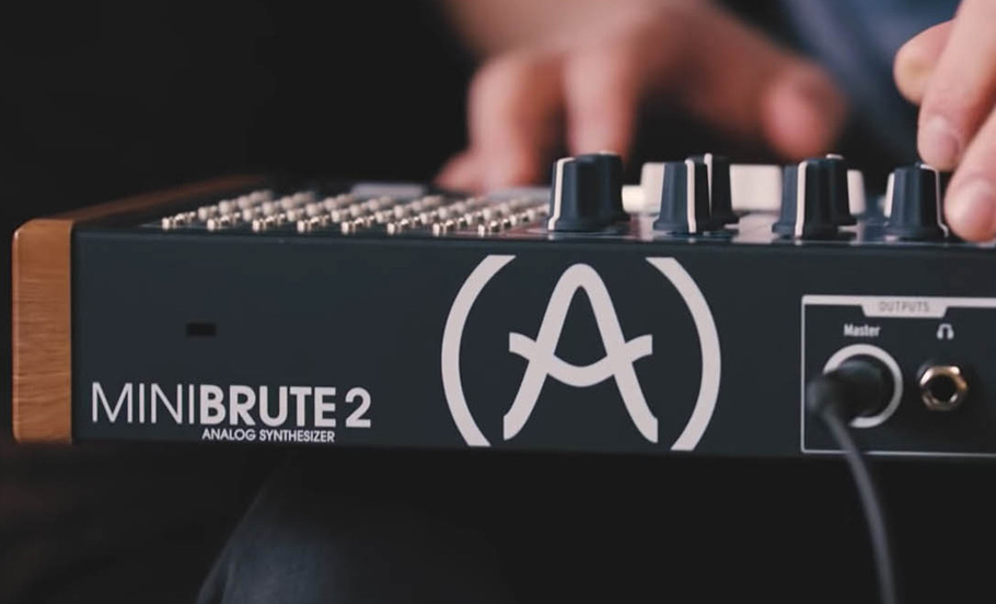 سینتی سایزر Arturia Minibrute 2 Noir Edition