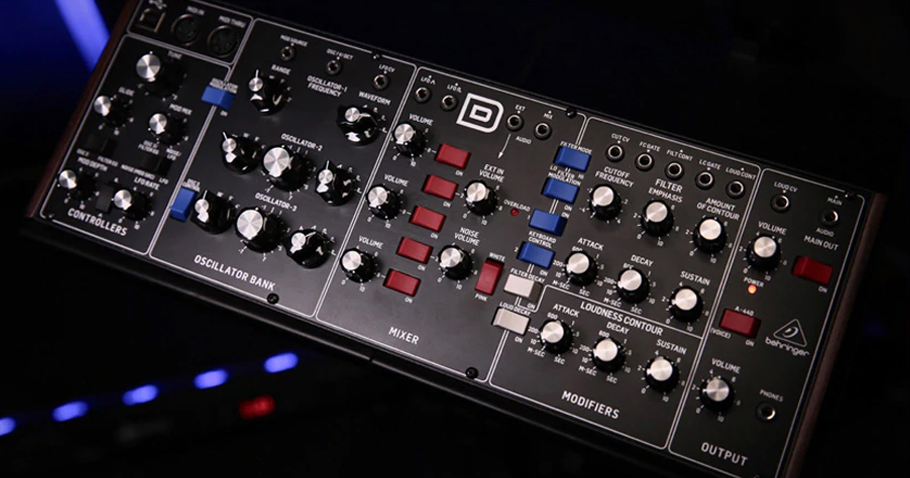 سینتی سایزر Behringer Model D