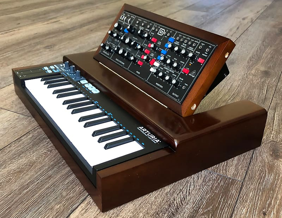 سینتی سایزر Behringer Model D