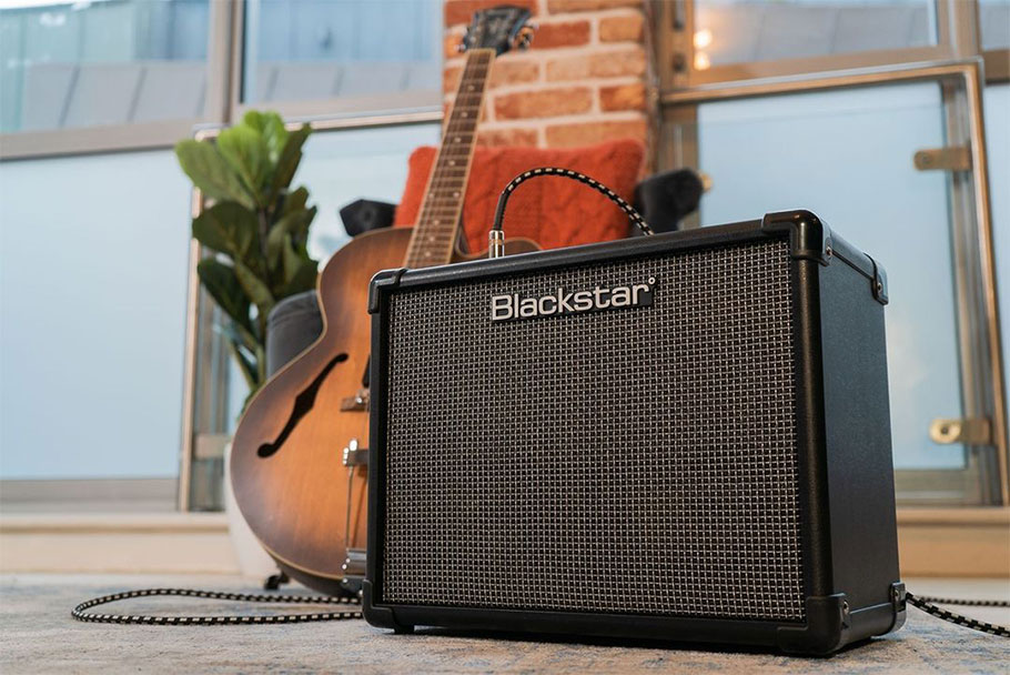 امپلی فایر گیتار Blackstar ID:Core 10 V3 2x3-inch 2x5-watt Stereo Combo Amp with Effects