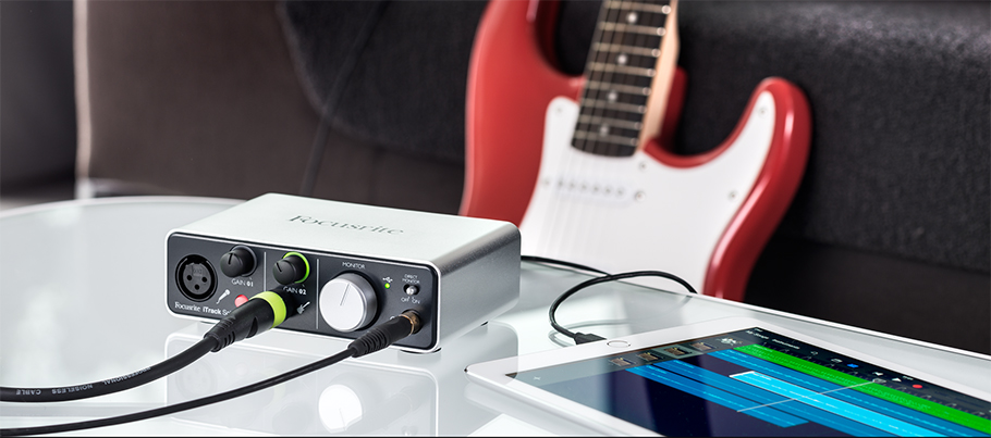 Focusrite iTrack Solo کارت صدا با قابلیت اتصال به آیپد