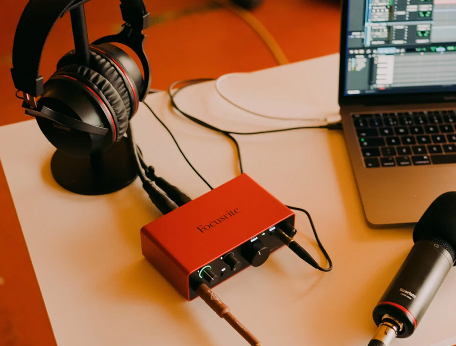 پکیج استودیویی کارت صدا Focusrite Scarlett Solo Studio 4th Gen