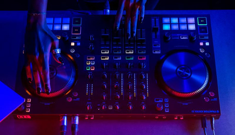 دی جی کنترلر Native Instruments Traktor Kontrol S3