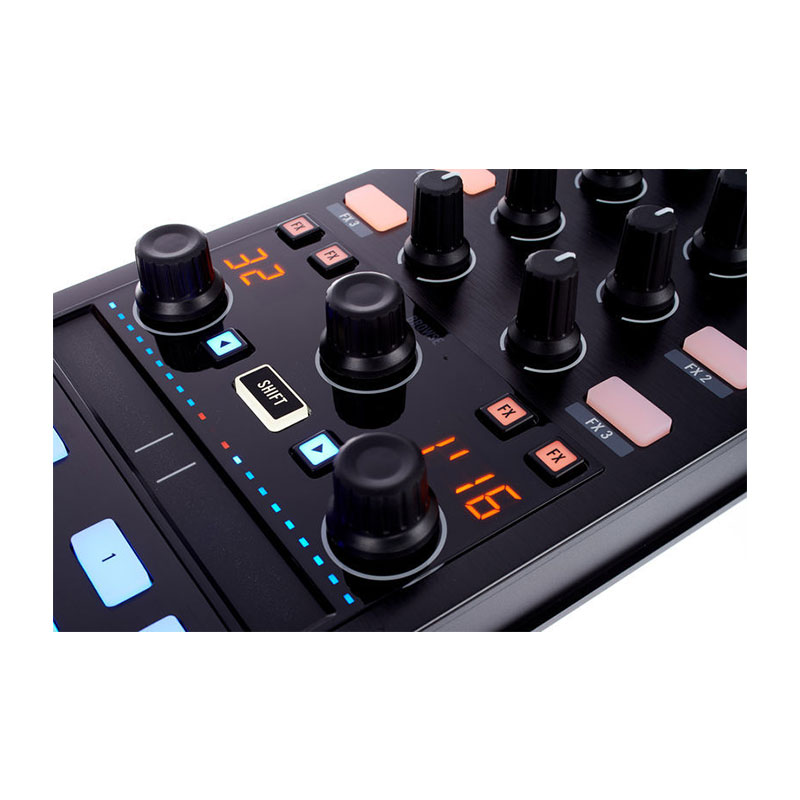 دی جی کنترلر نیتیو اینسترومنتز Native Instruments Traktor Kontrol X1 MK2