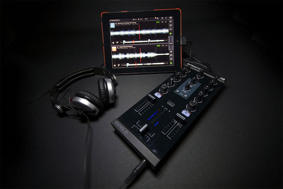 Native Instruments Traktor Kontrol Z1 دی جی کنترلر