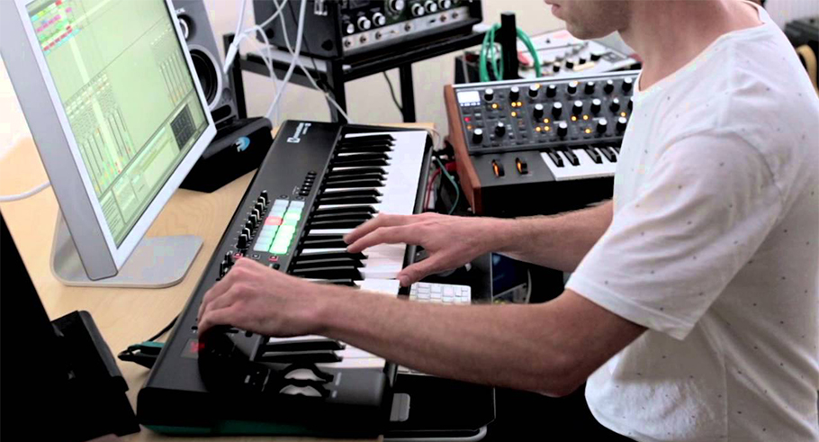Novation Launchkey 25 MKII میدی کنترلر