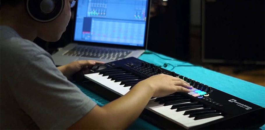 Novation Launchkey 49 MKII میدی کنترلر