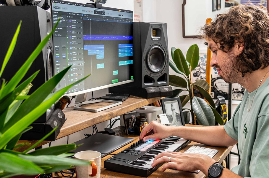 میدی کنترلر Novation Launchkey Mini 37 MK4