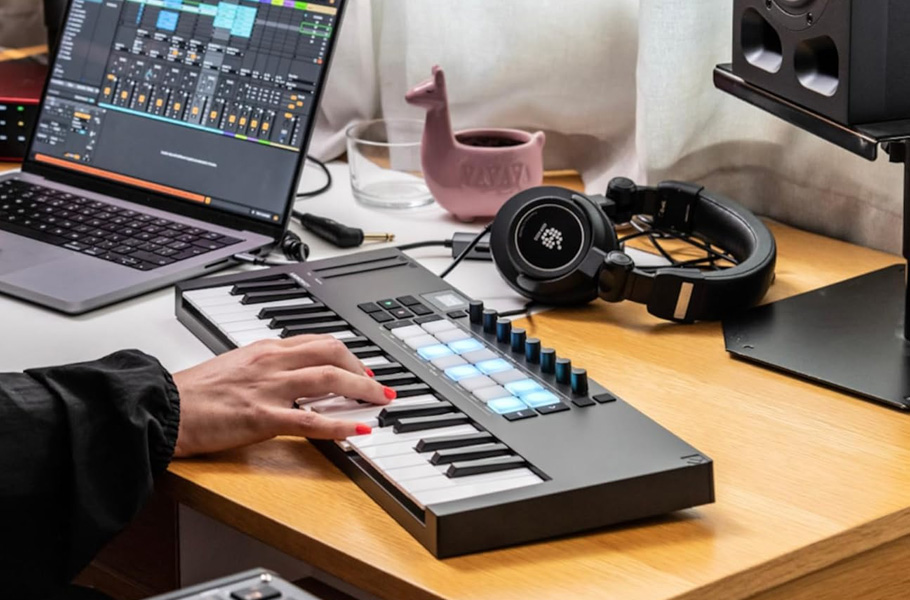 میدی کنترلر Novation Launchkey Mini 37 MK4