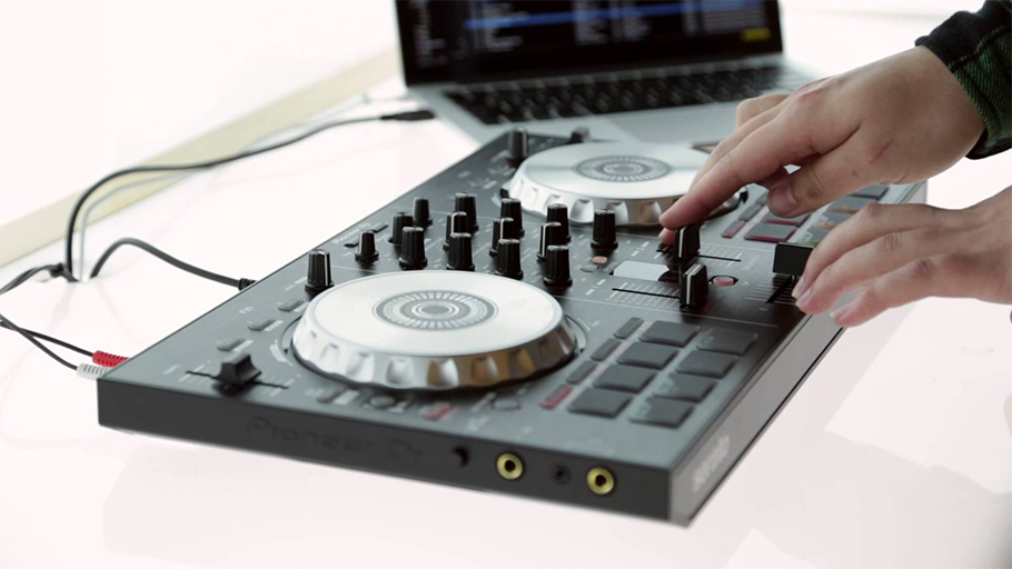 Pioneer DDJ-SB2 دی جی کنترلر