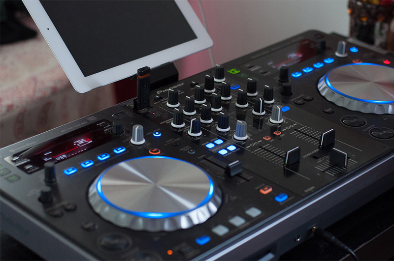Pioneer XDJ R1 دی جی همه کاره