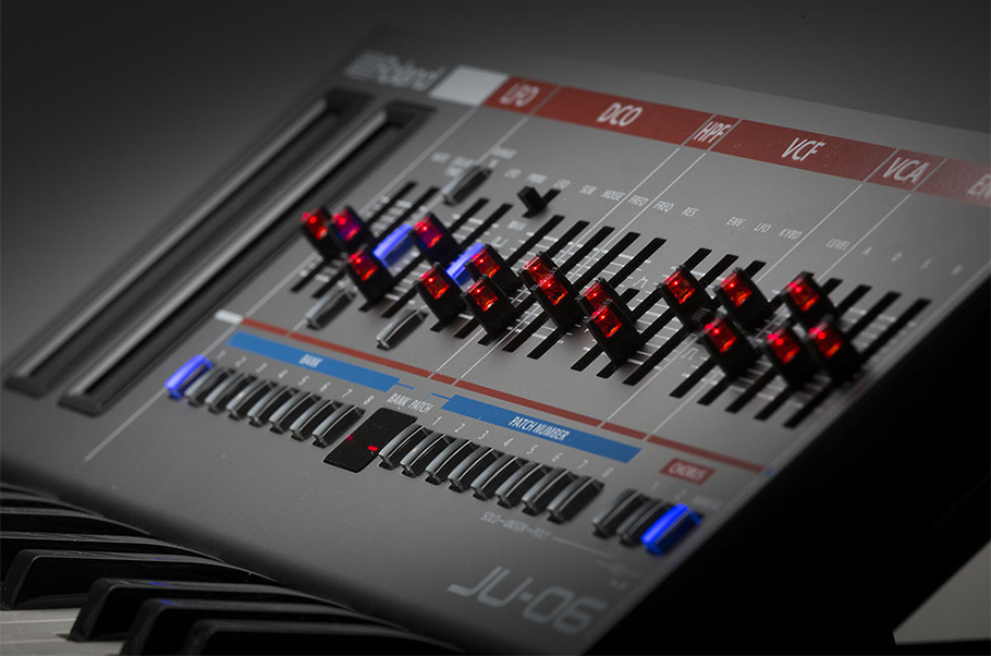 Roland JU-06 سینتی سایزر