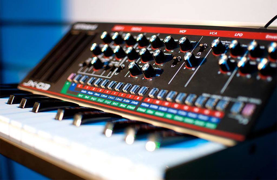 Roland JX-03 سینتی سایزر