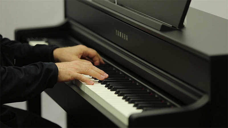 Yamaha CLP-645 WH پیانو دیجیتال