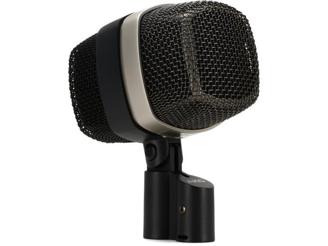 میکروفون AKG D12 برای ضبط کیک درام و فرکانس پایین