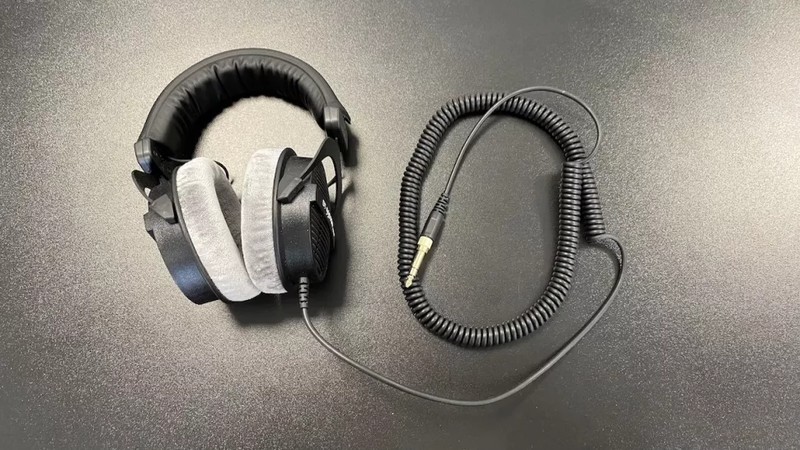 هدفون پشت‌باز Beyerdynamic DT 990 Pro