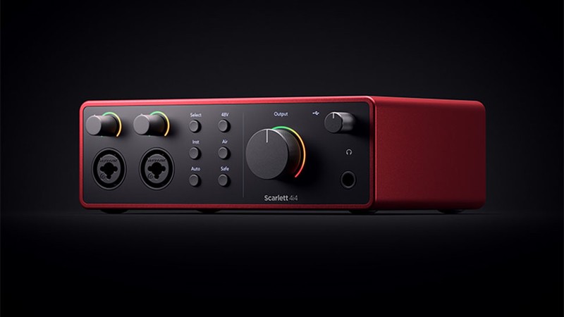 پنل و اتصال‌های کارت صدای Focusrite Scarlett 4i4 نسل چهارم