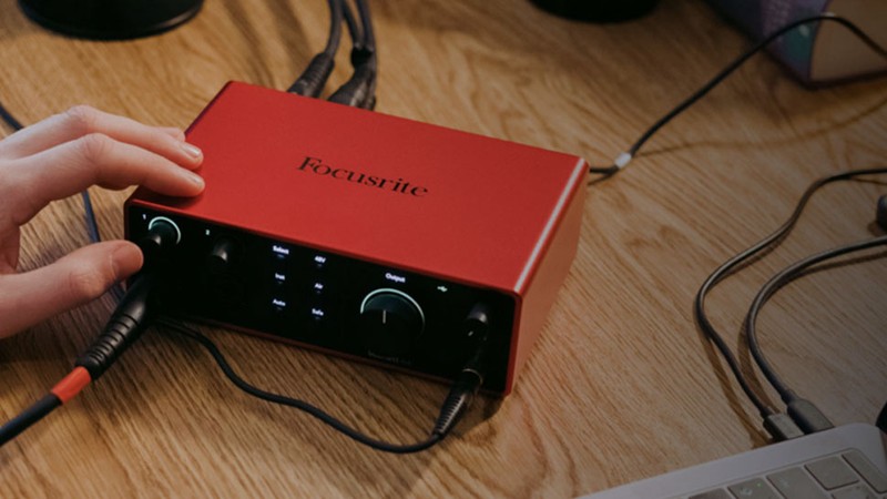 پری‌امپ‌ها و کنترل‌های Focusrite Scarlett 4i4 4th Gen