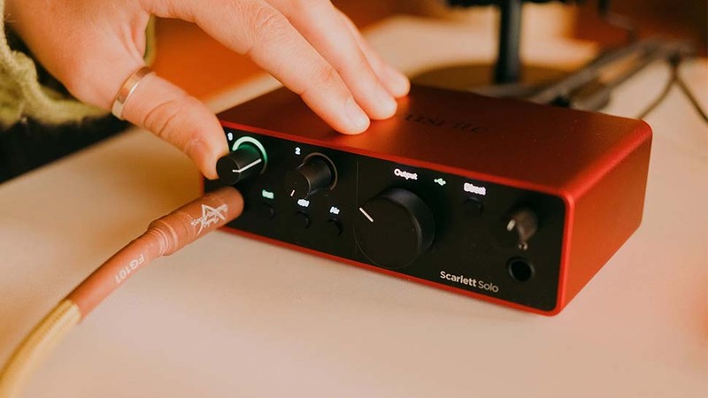 نمای کارت صدای Focusrite Scarlett Solo نسل چهارم