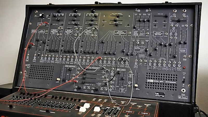 سینتی‌سایزر نیمه‌ماژولار ARP 2600
