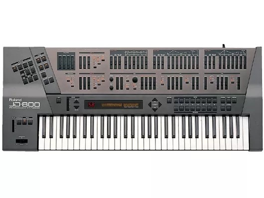 سینتی‌سایزر Roland JD-800 با کنترل‌های پنل جلویی
