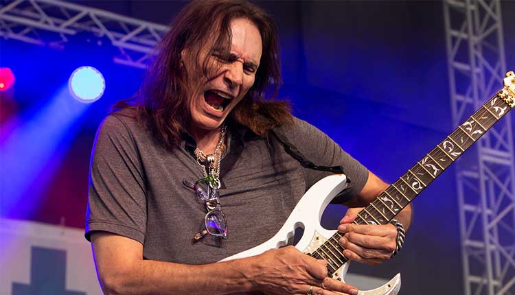گفت‌وگویی مختصر با Steve Vai